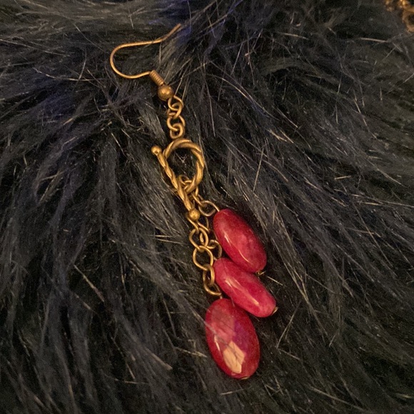 Handmade ruby dangle earrings - Picture 3 of 3